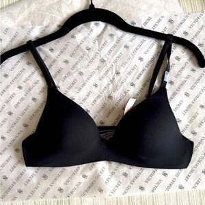 New Victoria's Secret Wireless Black Bra